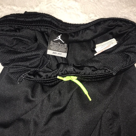 XL black boys Jorden dri fit shorts - Picture 6 of 7